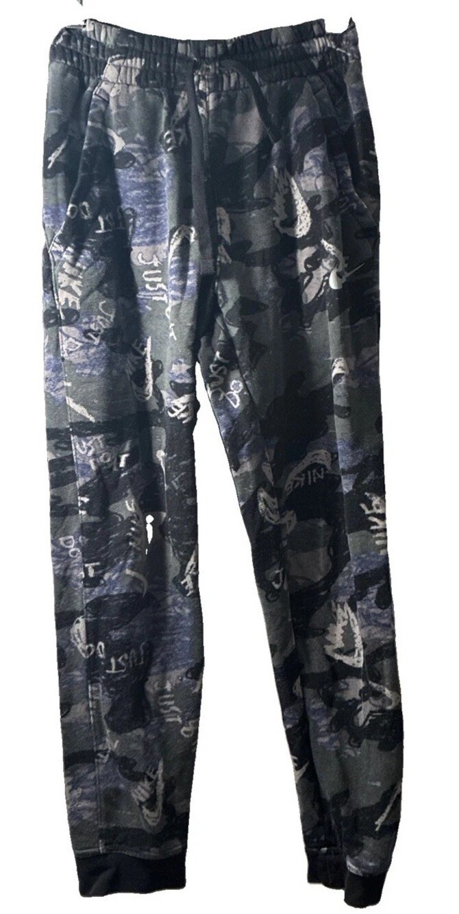 Nike camouflage-print fleece jogger